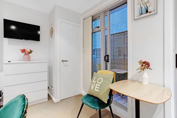 Unclassified image, 1 of 18, button