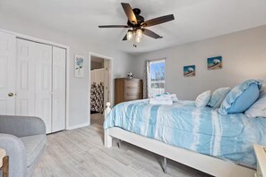 4 bedrooms, iron/ironing board, WiFi, bed sheets