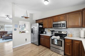 Mikrowelle, Ofen, Herdplatte, Geschirrspüler