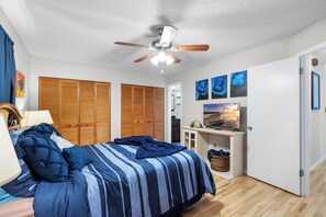 2 bedrooms, free WiFi - Book Now! Flash Discount thru July 31 at Special Scallop Spot  Direct on Gulf (Spring Hill)