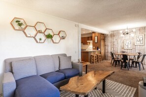 TV, fireplace, DVD player, foosball - Chic 2 BDR w/Mtn Views, Pool, Hot Tub, & Tennis! (Mammoth Lakes)