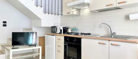 Fridge, microwave, oven, stovetop