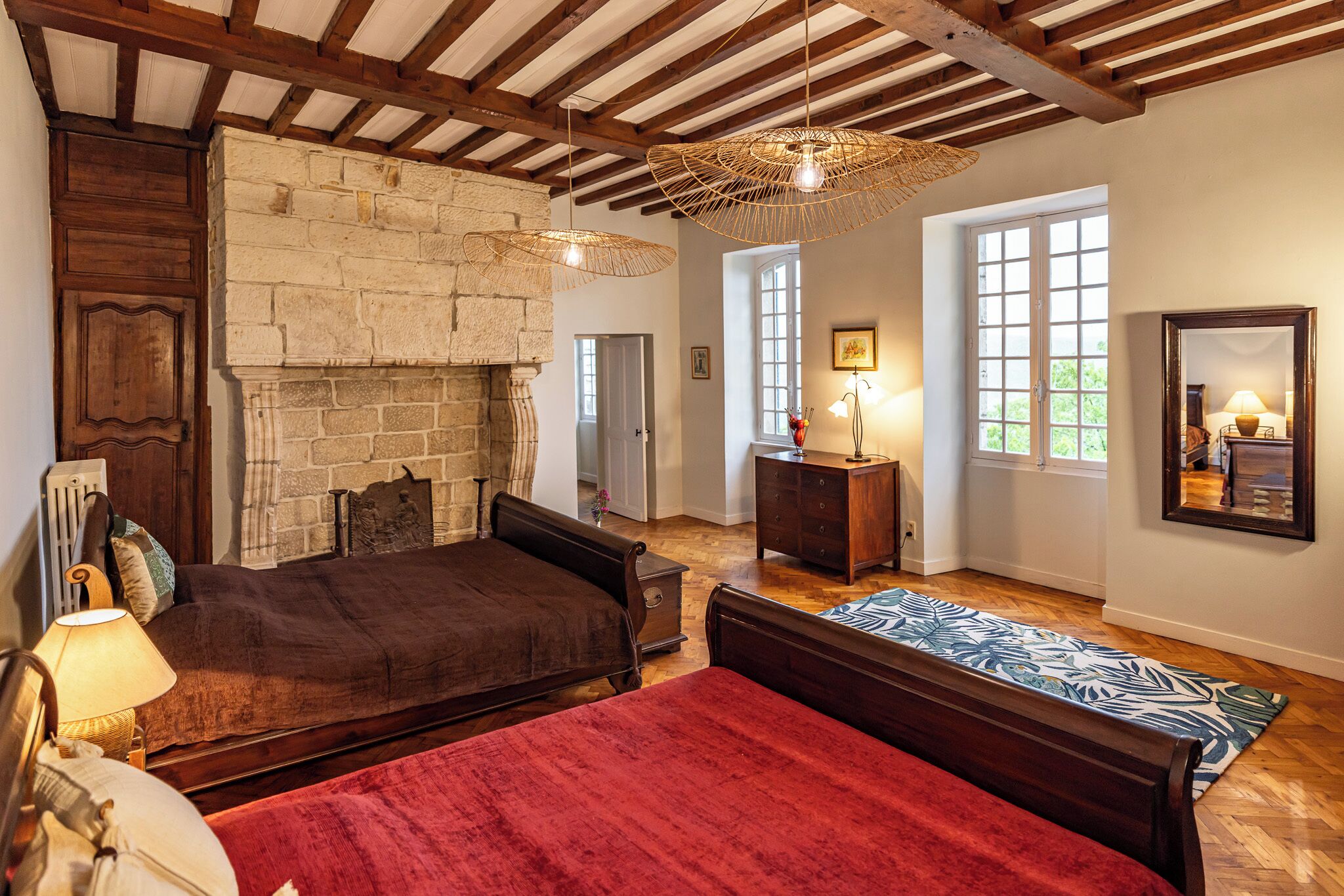 6 chambres, bureau, fer et planche à repasser, lit parapluie