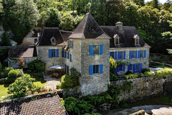 Exterior - Romantic castle with outstanding view over the valley- Private pool (Castels et Bézenac)