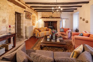 Smart-TV, bordtennis og bøker