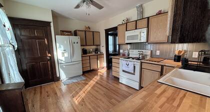 Relax in Classic Style! 3 BR 2 Bath Near the River, Marsh, w/ Game Room & More!