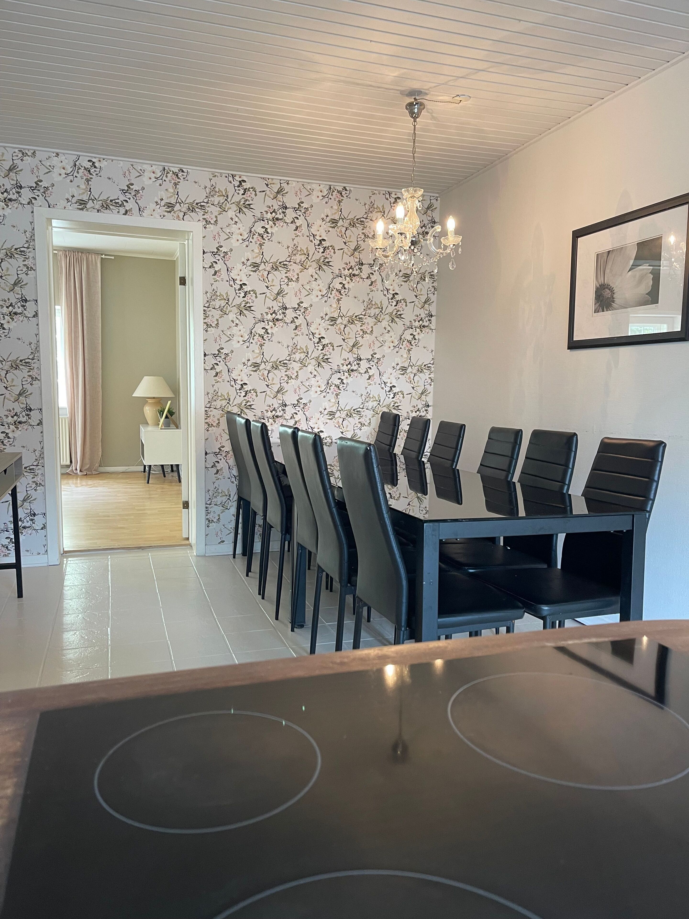 Talo, 6 makuuhuonetta, tupakointi sallittu, takka | Ruokailu