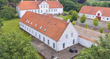 The Farm Managers House at Hindemae Estate Historic Charmed House