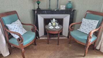 Suite, Garden View | Desk, free WiFi