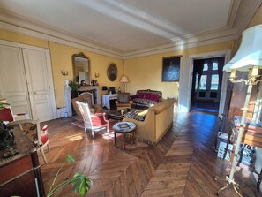 Coin salon dans le hall