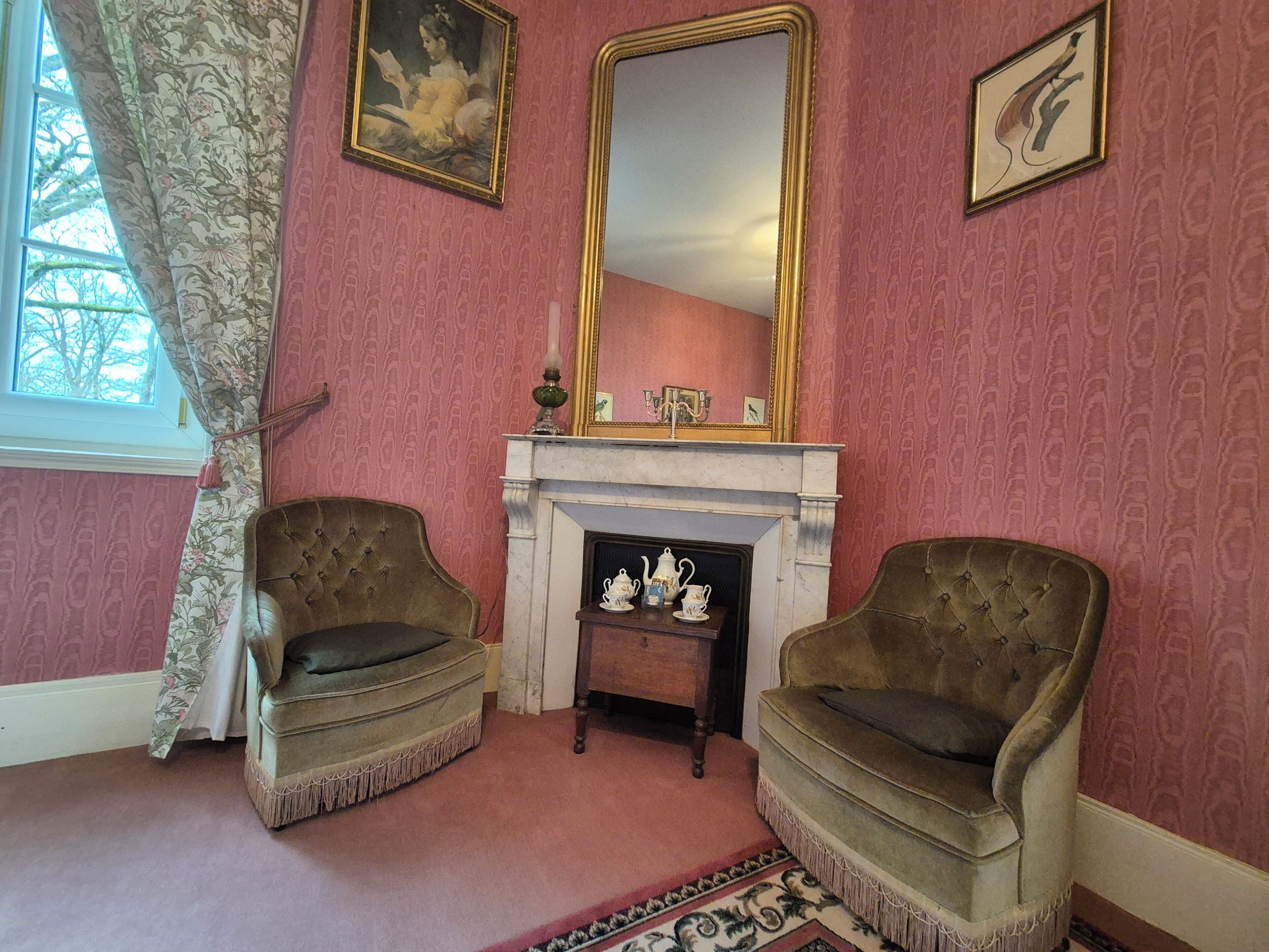 Suite, Garden View | Desk, free WiFi