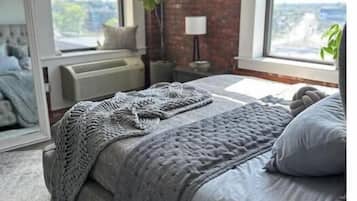 1 slaapkamer, een strijkplank/strijkijzer, wifi, beddengoed