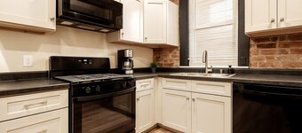 Spacious townhome near German Village 8 Beds
