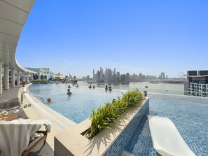 Piscina coperta, piscina all'aperto