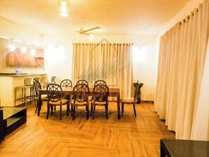 Biệt thự, 5 phòng ngủ, phù hợp cho người khuyết tật, hút thuốc | Phòng ăn