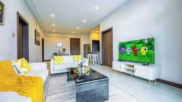 Apartment, 2 Bedrooms, Accessible, Smoking | Living room