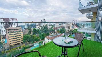 Apartment, 2 Bedrooms, Accessible, Smoking | Outdoor dining