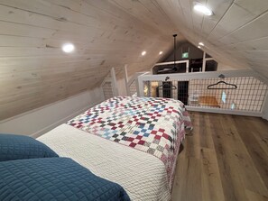 3 bedrooms, travel crib, WiFi, bed sheets