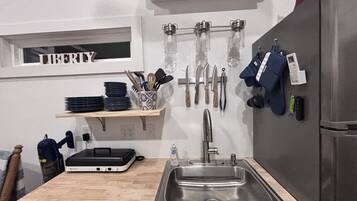 JÀÀkaappi, mikroaaltouuni, uuni, liesi