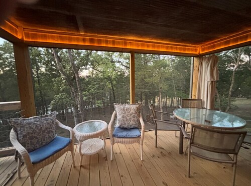 Liberty Loft 3 bedroom Pet friendly Lake Front