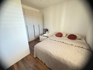 1 habitación, tabla de planchar con plancha, wifi y ropa de cama 