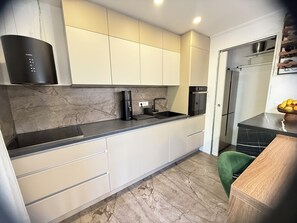 Microwave, oven, cookware/dishes/utensils