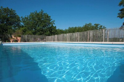Quiet family home with secure swimming pool