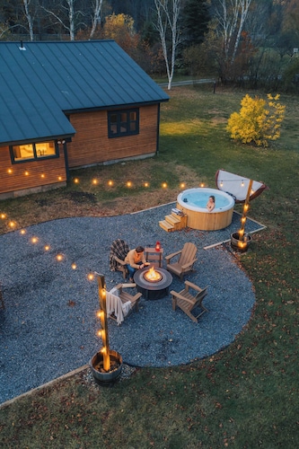 Brookside Cabin + Hot Tub | Woodstock & Killington