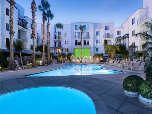 Palaya Stay • 1BR Oasis • 2.5 mi to Marina & Beach