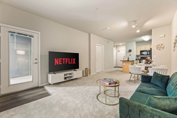 Una Smart TV, una oficina