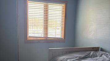 2 bedrooms, WiFi, bed sheets, wheelchair access