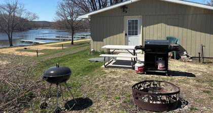 Charming Cabin on the Mississippi River