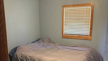 2 bedrooms, WiFi, bed sheets, wheelchair access