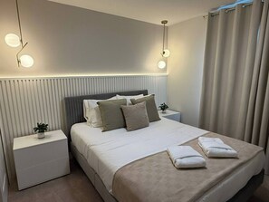 5 bedrooms, iron/ironing board, travel cot, WiFi