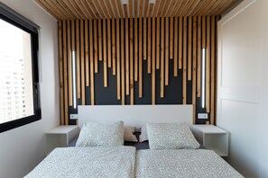 2 dormitoris, planxa i posts de planxar i un bressol de viatge 