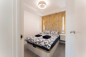 2 slaapkamers, een strijkplank/strijkijzer, reisbedje, gratis wifi