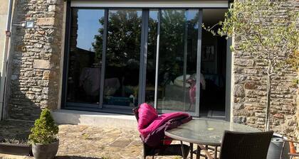 Bright, spacious house with garden, close to amenities and sea