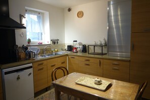 Micro-ondes, four, plaque de cuisson, lave-vaisselle