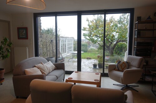 Bright, spacious house with garden, close to amenities and sea