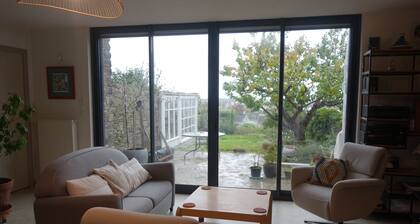 Bright, spacious house with garden, close to amenities and sea