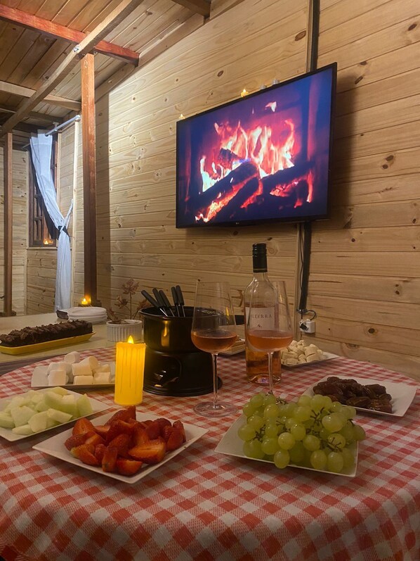 Dining - house with WiFi in Guarulhos you can share room and kitchen and hall with tv (Jardim Cristina Guarulhos)