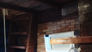 A kitchen with a microwave, sink, and a dish rack. - house with WiFi in Guarulhos you can share room and kitchen and hall with tv (Jardim Cristina Guarulhos)