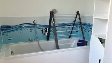 Hiustenkuivaaja, pyyhkeet, saippua, sampoo