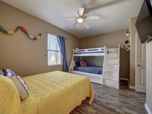 2 habitaciones, tabla de planchar con plancha, wifi y ropa de cama 