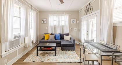 Stylish 1BR Retreat in Historic Arlington - Walkable Location!