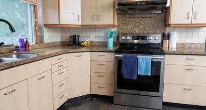 Spacious 6BR and 2BA in Varsity – Walk to U of Calgary