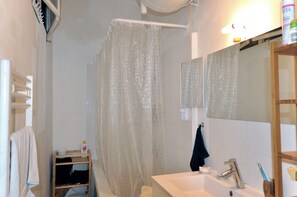 Hair dryer, towels - Bright apartment in the heart of Marseille (Marseille)