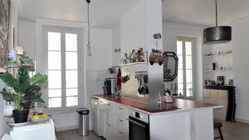 Fridge, microwave, oven, dishwasher