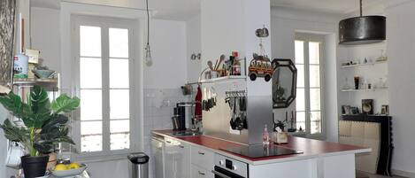 Refrigerador, microondas, horno y lavavajillas