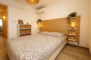 2 bedrooms, iron/ironing board, bed sheets - Apartment for 6 with garden near beach (Bandol)